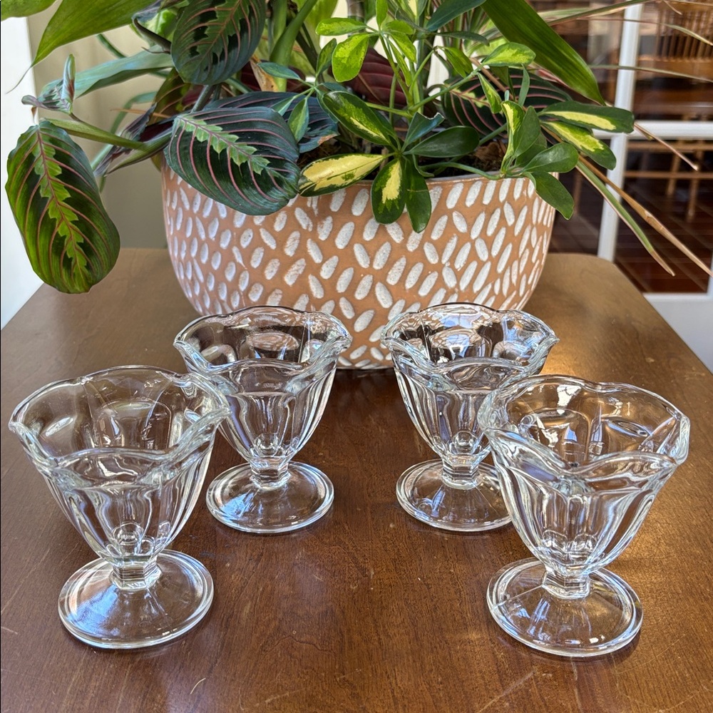 4 Anchor Hocking Petal Fluted/Lettuce Edge Pedestal Sherbet/Ice Cream Dishes - Picture 7 of 7